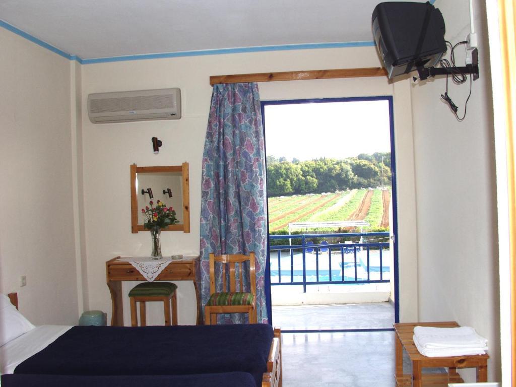 Lintzi Hotel Arkoudi Oda fotoğraf